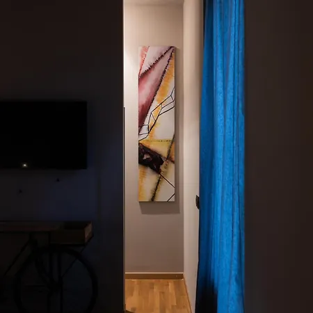 Appartement Luxury Art & Chromotherapy Apt-hospital District4 *