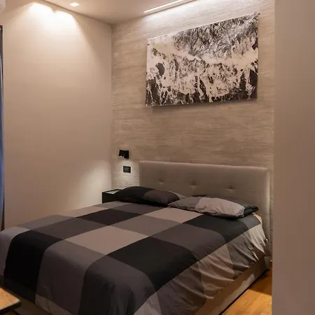 Appartement Luxury Art & Chromotherapy Apt-hospital District4